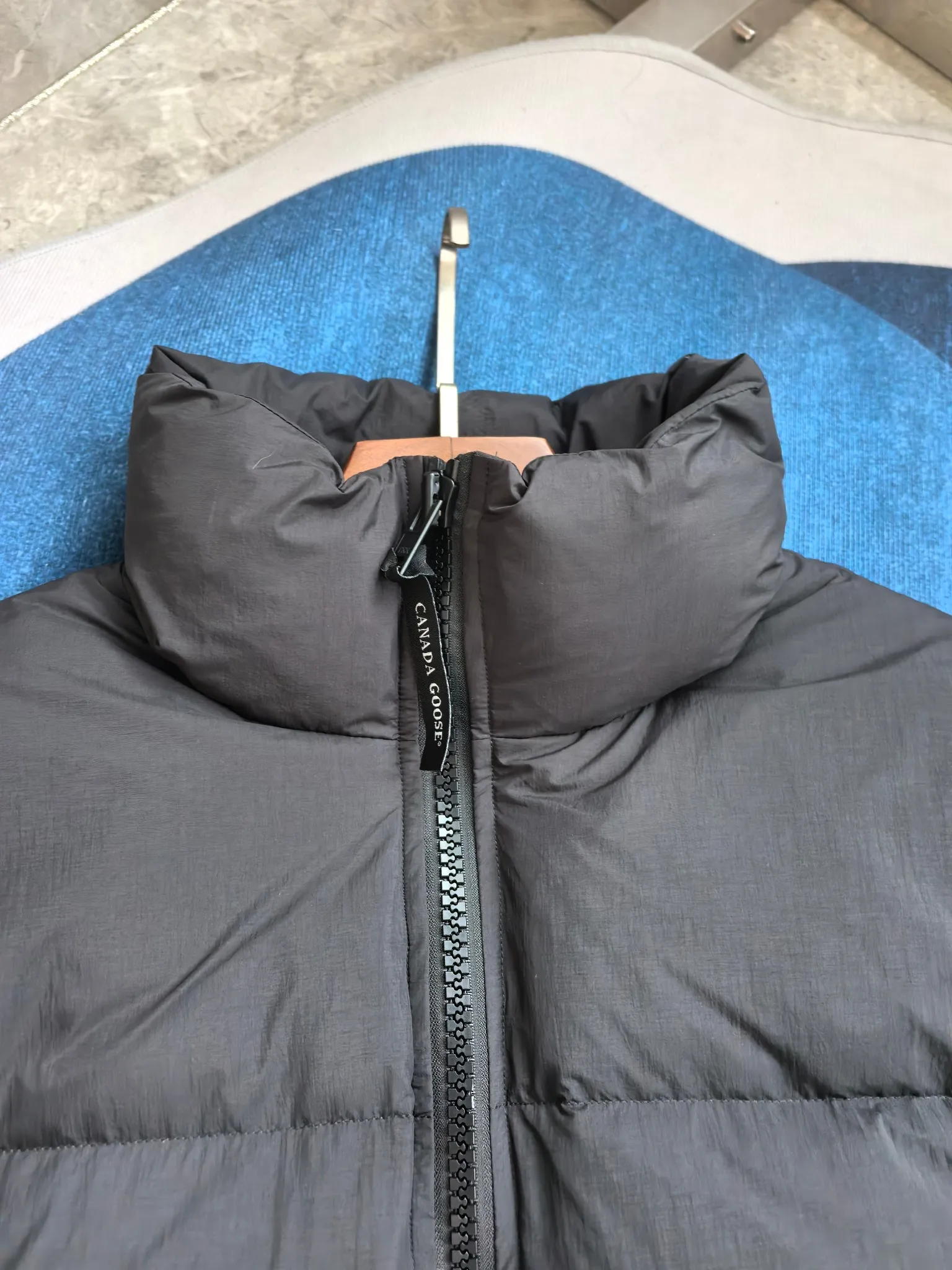 P880 E2802 Lawrence Puffer Jacket men's stand collar down jacket. Color: black detail. Size: S M L XL XXL.